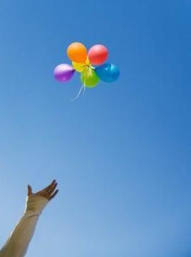 hand-letting-go-balloons